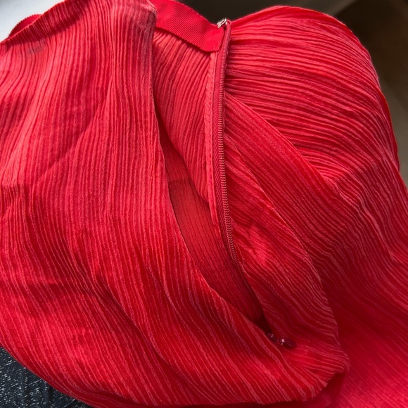 Elegant Red Women's Skirt - Picture 3 of 4